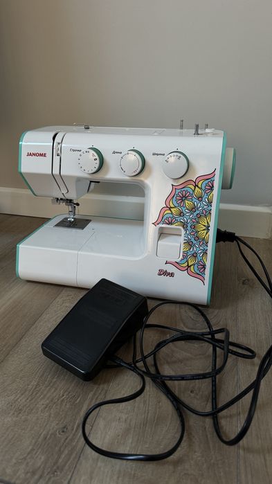 Швейная машина Janome