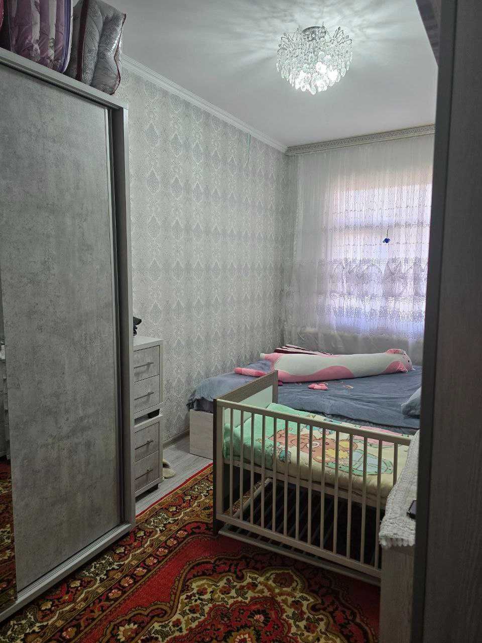 Продается 4 ком квартира, на куйлюке массиве 1 этаж с огородом