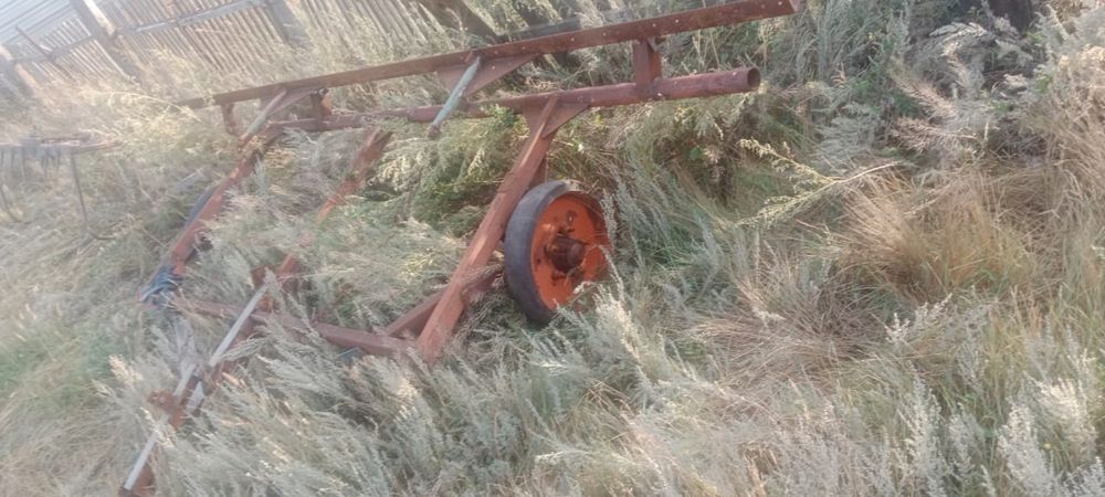 Продам трактор . …