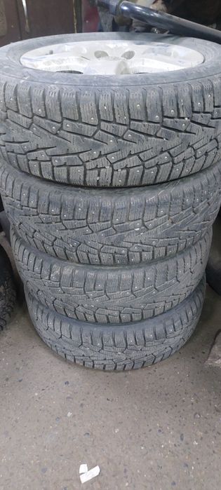 Продам зимнюю шипованную резину 215/60   R 16