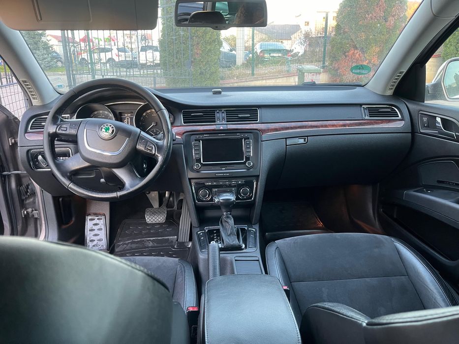 Skoda Superb Combi 2011