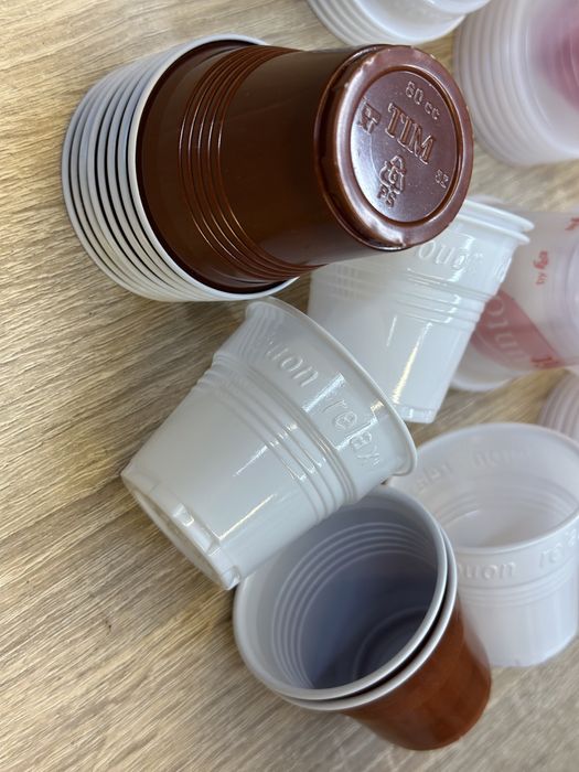 Pahare de plastic ieftine oferta cu zahar si paletine ambalate