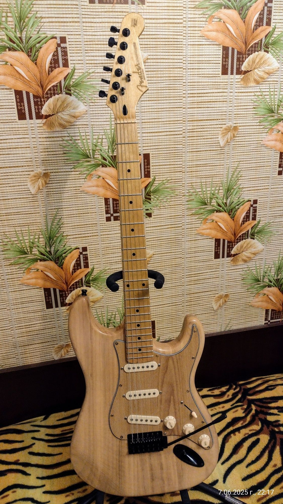 Продавам:Винтидж модифицирана китара "Di Mavery" Germany Stratocaster