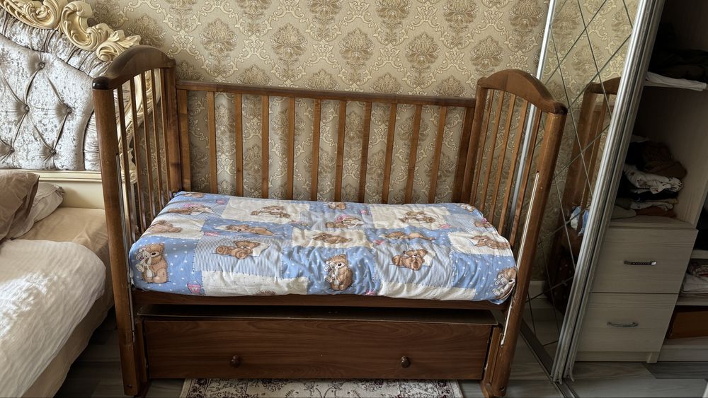 Продам детскую кровать б/у