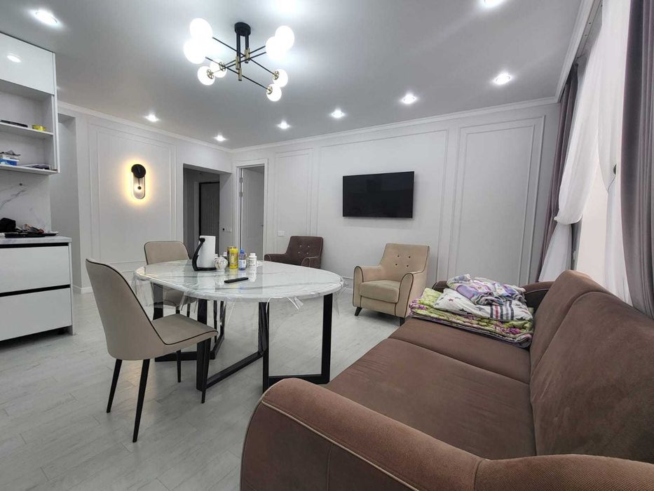 Шторы, люстры, бра