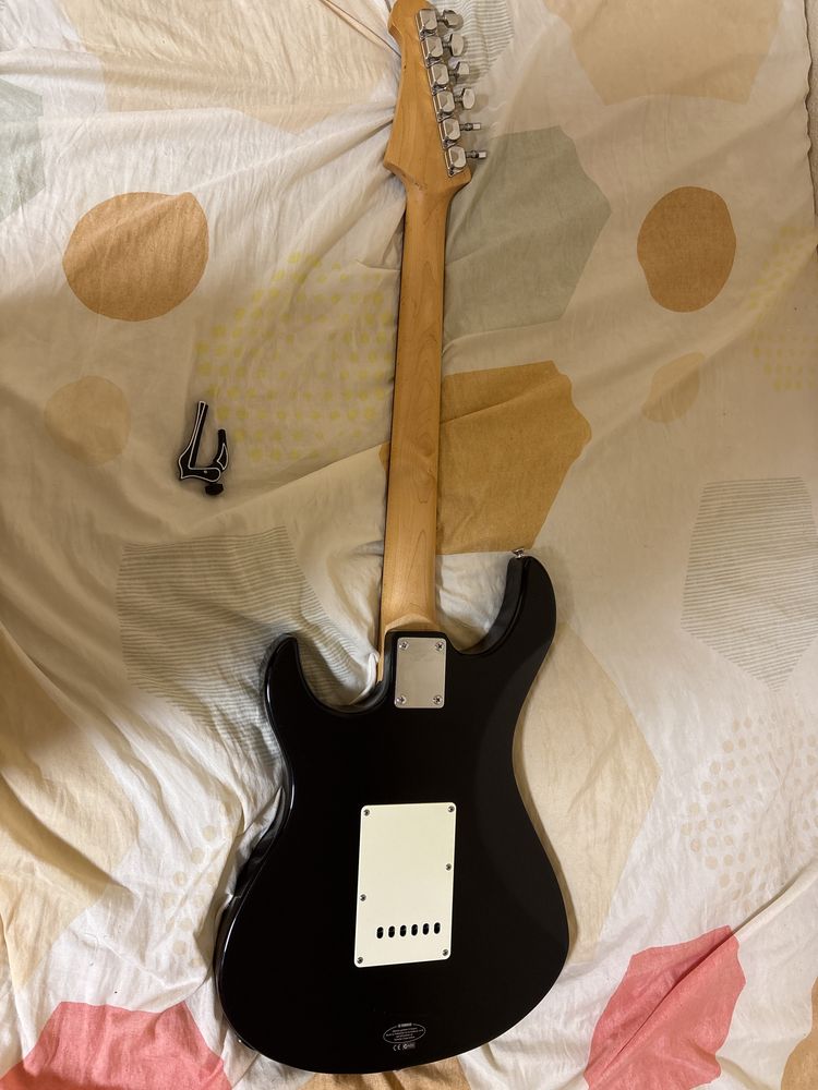 Продавам китара YAMAHA Pacifica