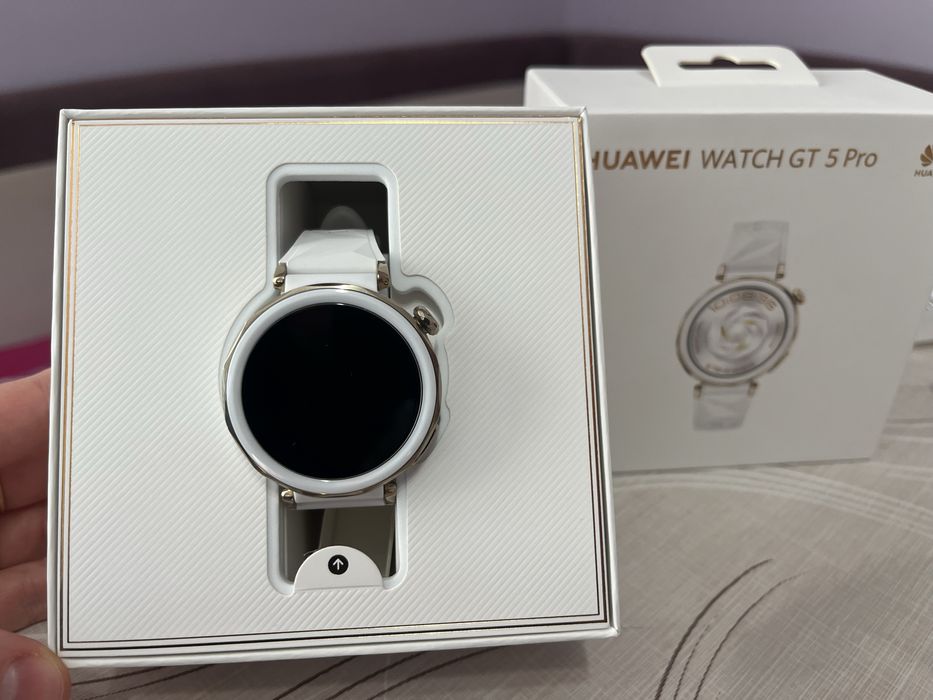 Нов Huawei watch gt5 pro с много подаръци