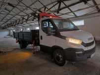 Iveco Daily 35C15 basculabila și macara