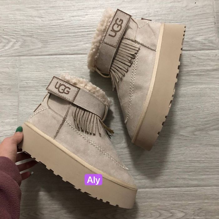 Ghete ugg gri de iarna