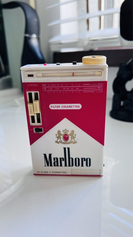 Radio Vitange Pachet de țigări Marlboro.
