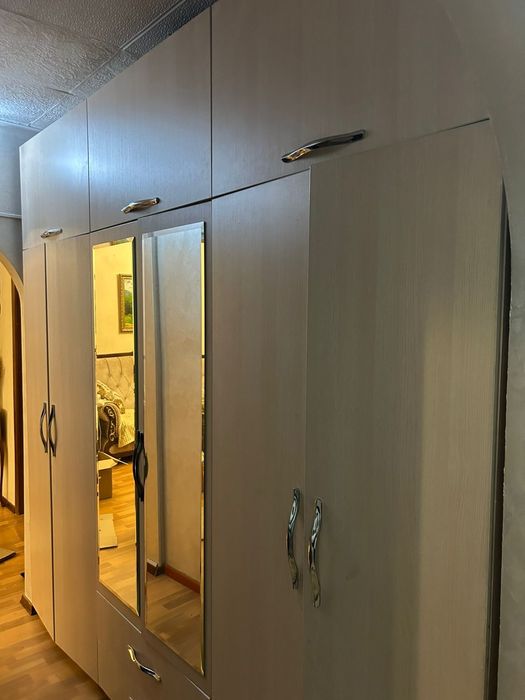 Продам прихожую в бежевом цвете