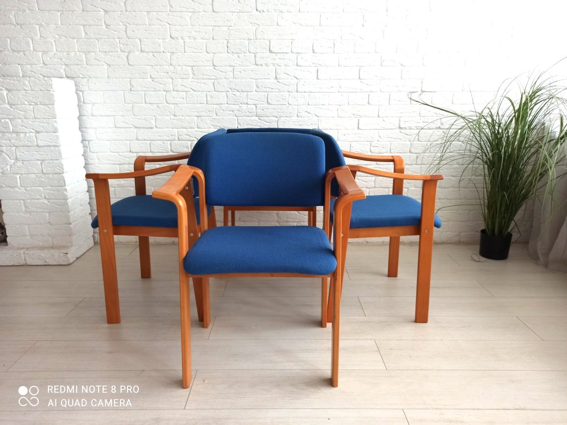 Четири стола Magnus Olesen armchair