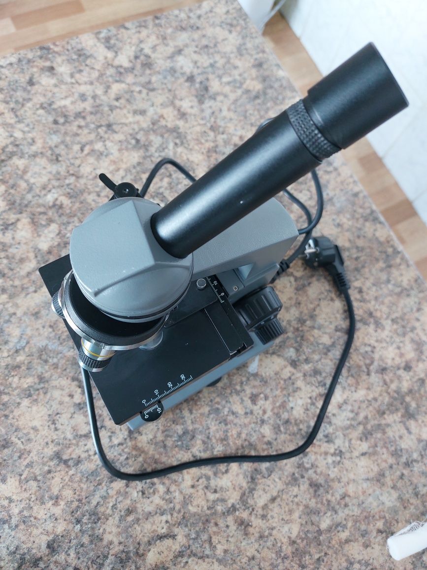 микроскоп Levenhuk 320 BASE