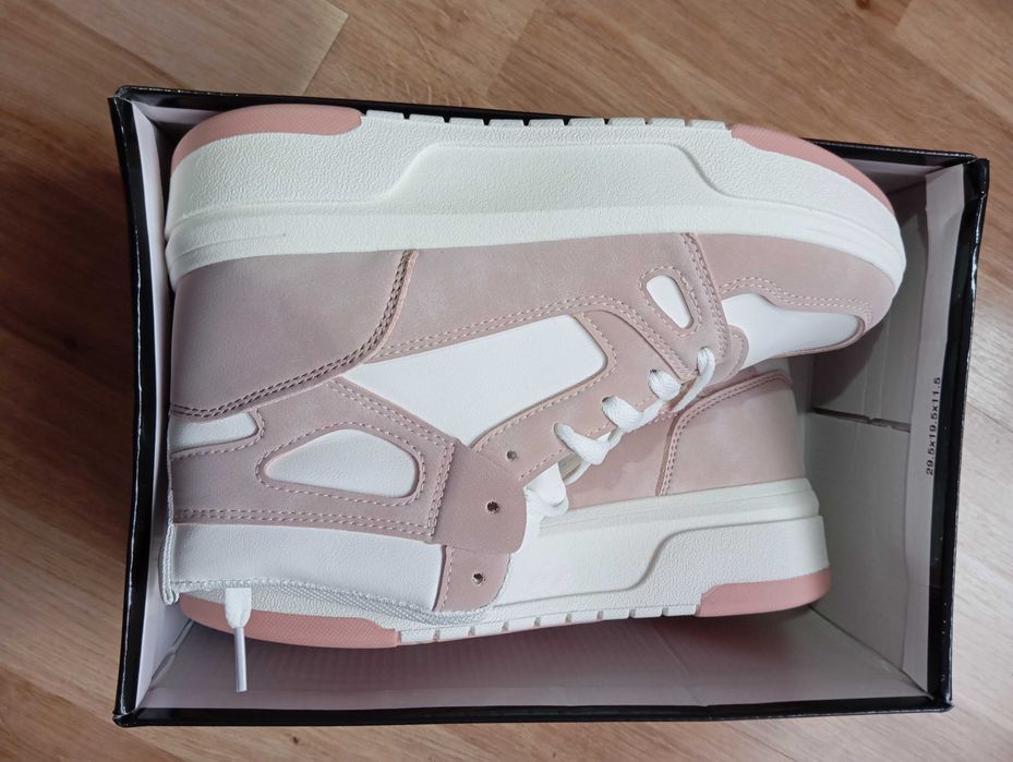 Чисто нови високи кецове