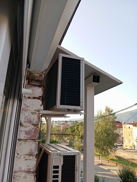 Климатик HISENSE CA25YR03G/ CA25YR03W много добро състояние,с гаранция