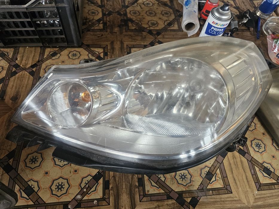 Far stânga dreapta Renault Clio Simbol 2010