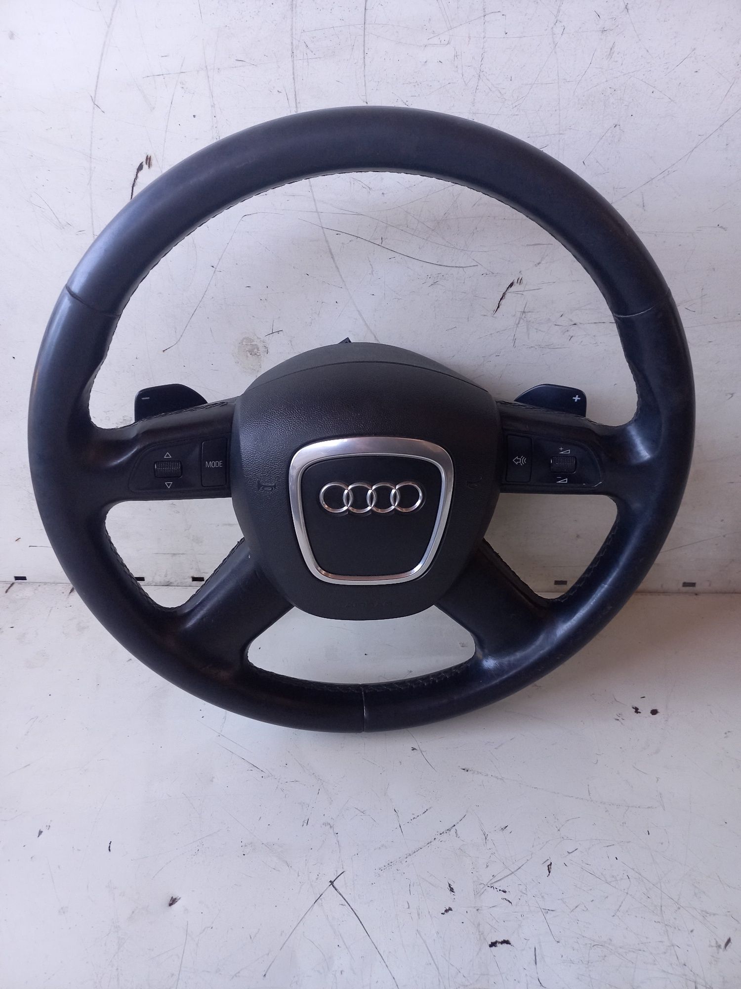 Волан Audi A8 D3