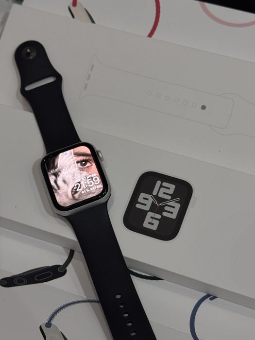 Apple watch SE Gen 2 2023