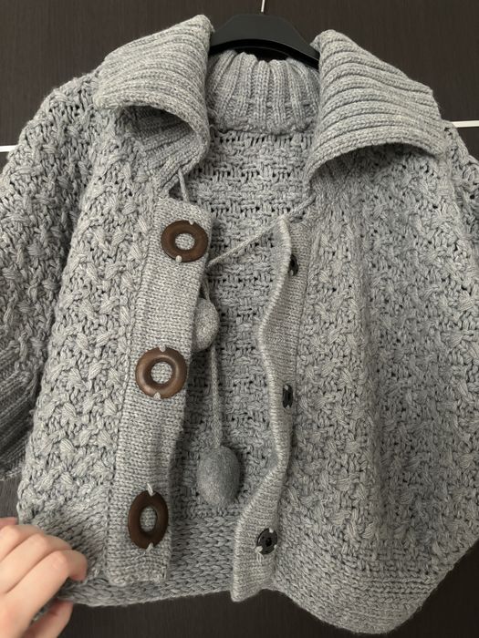 Cardigan crosetat dama cu ciucuri si nasturi de lemn nou