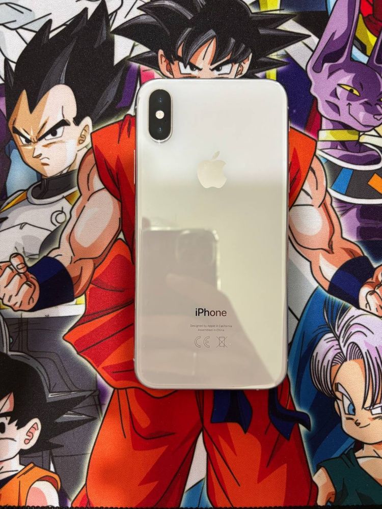iPhone XS цвят бял