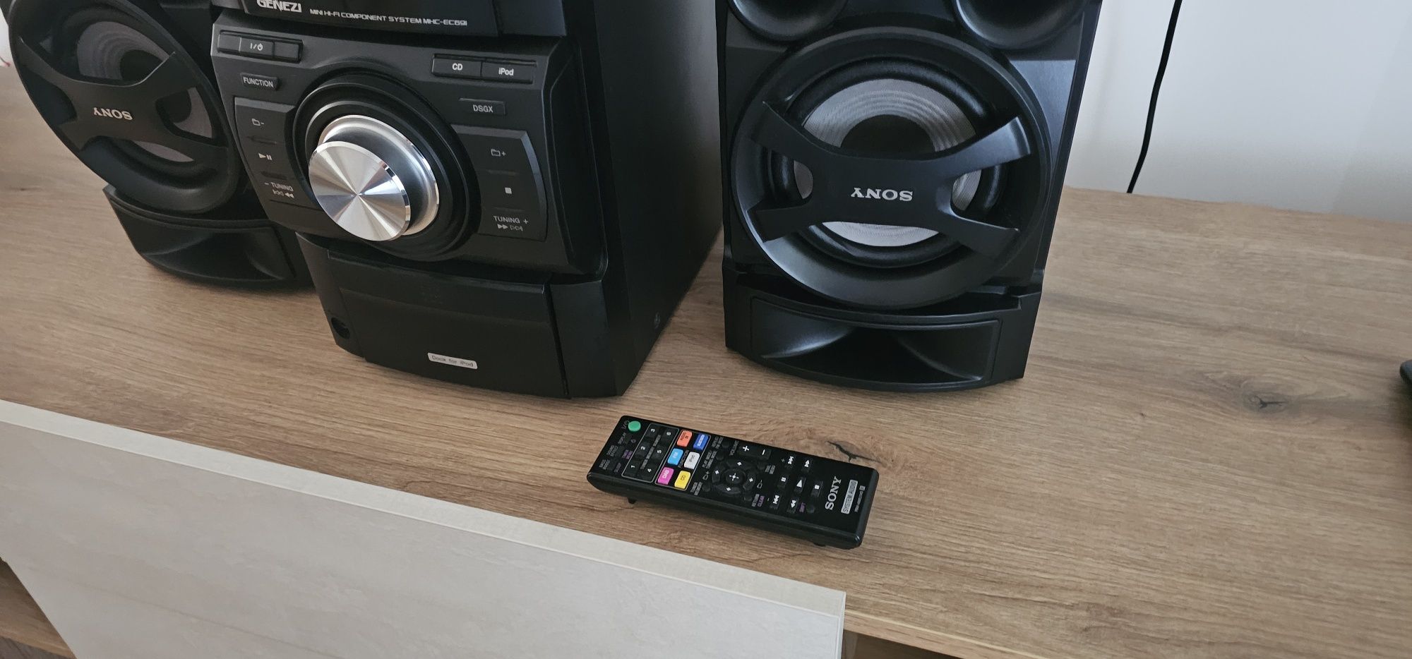 Продавам Sony mhc-ec691