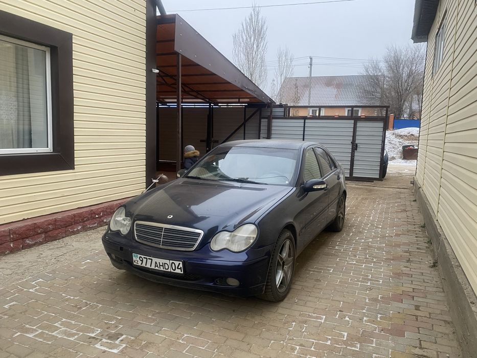 Машина Mercedes-Benz c203
