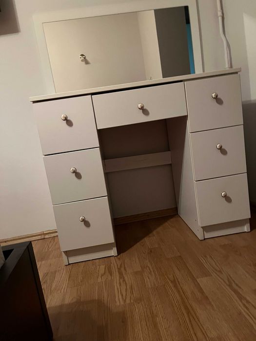 Masuta de toaleta/ machiaj