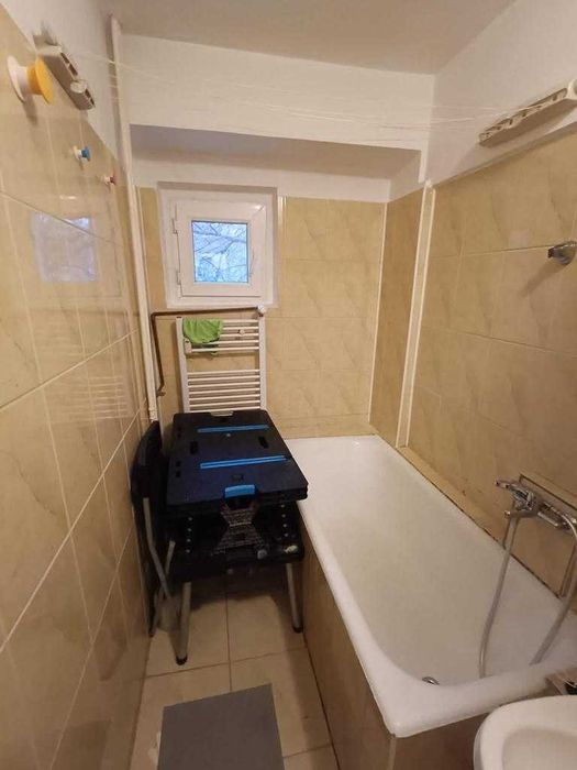 Inchiriere apartament 3 camere decomandat Calea Crangasi (parc/lac)