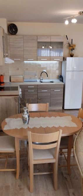 Дава се под наем Тристаен апартамент в София, Център - 94 кв.м за 700 € - Снимка #2