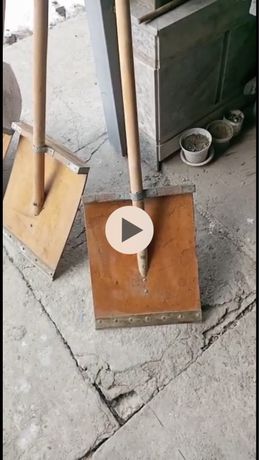 Продаются деревянные крепкие лопаты в хорошем состоянии