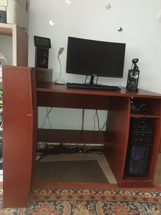 Masa birou / calculator