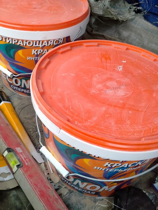 4 штук пена,2 шелек водоэмульсионная краска
2 шелек водоэмульсионная к