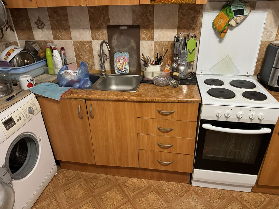 Куханный гарнитур с плитой и вытяжкой