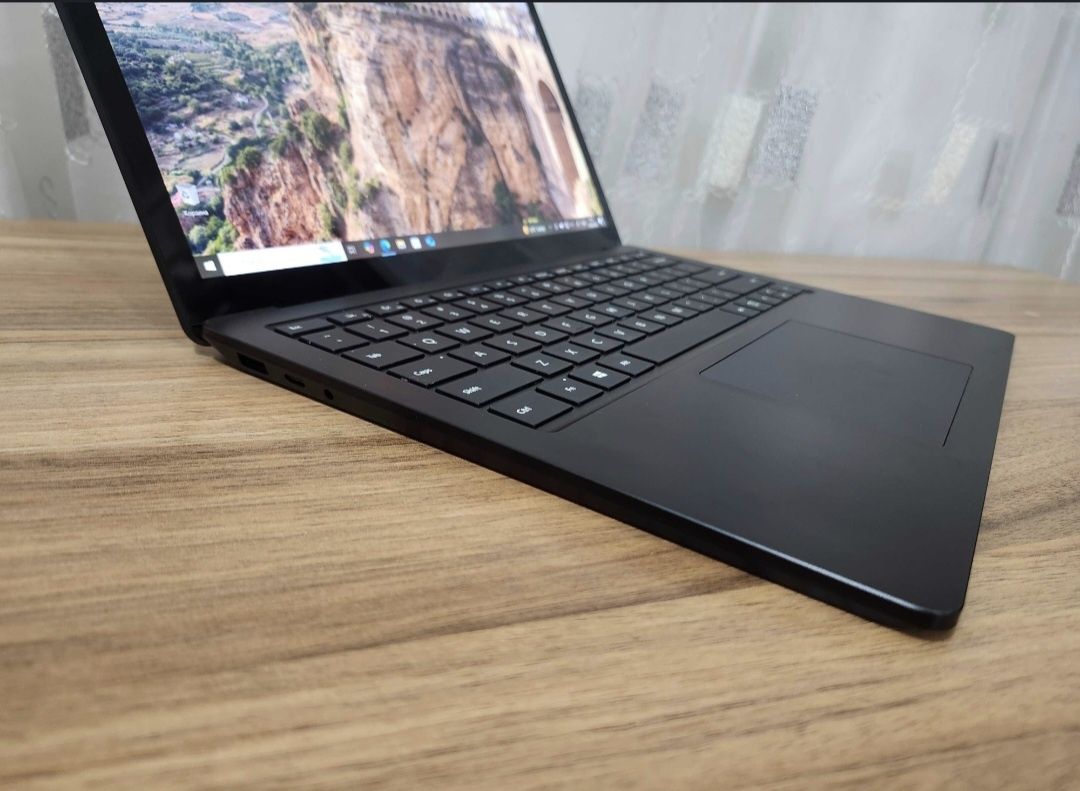 Microsoft surface 4