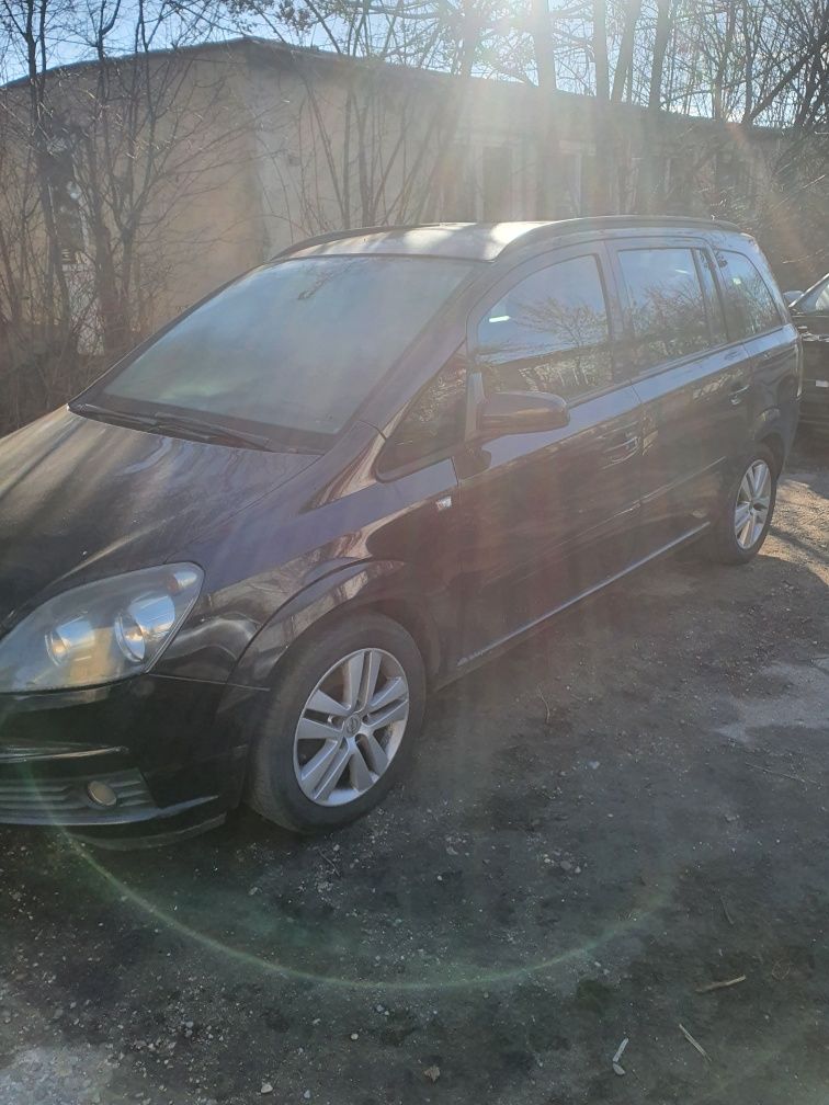Dezmembrez Opel Zafira B 1.9 diesel 150 cai