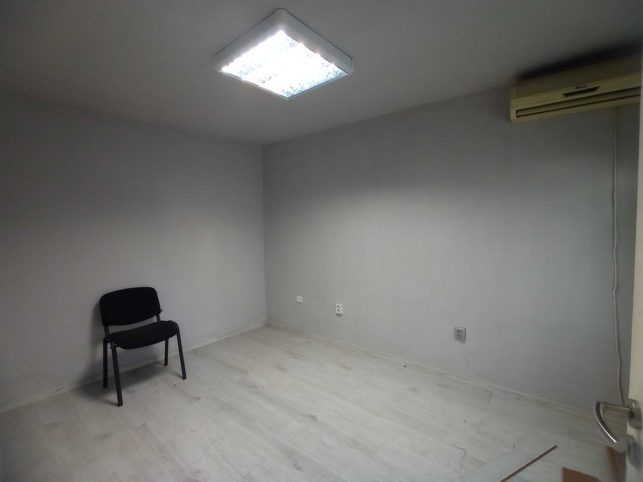 Дава се под наем Офис в Бургас, Възраждане - 40 кв.м за 250 € - Снимка #1