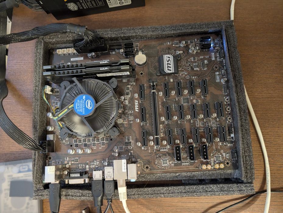 Placa de baza MSI B360-F PRO cu CPU Intel i3-9100