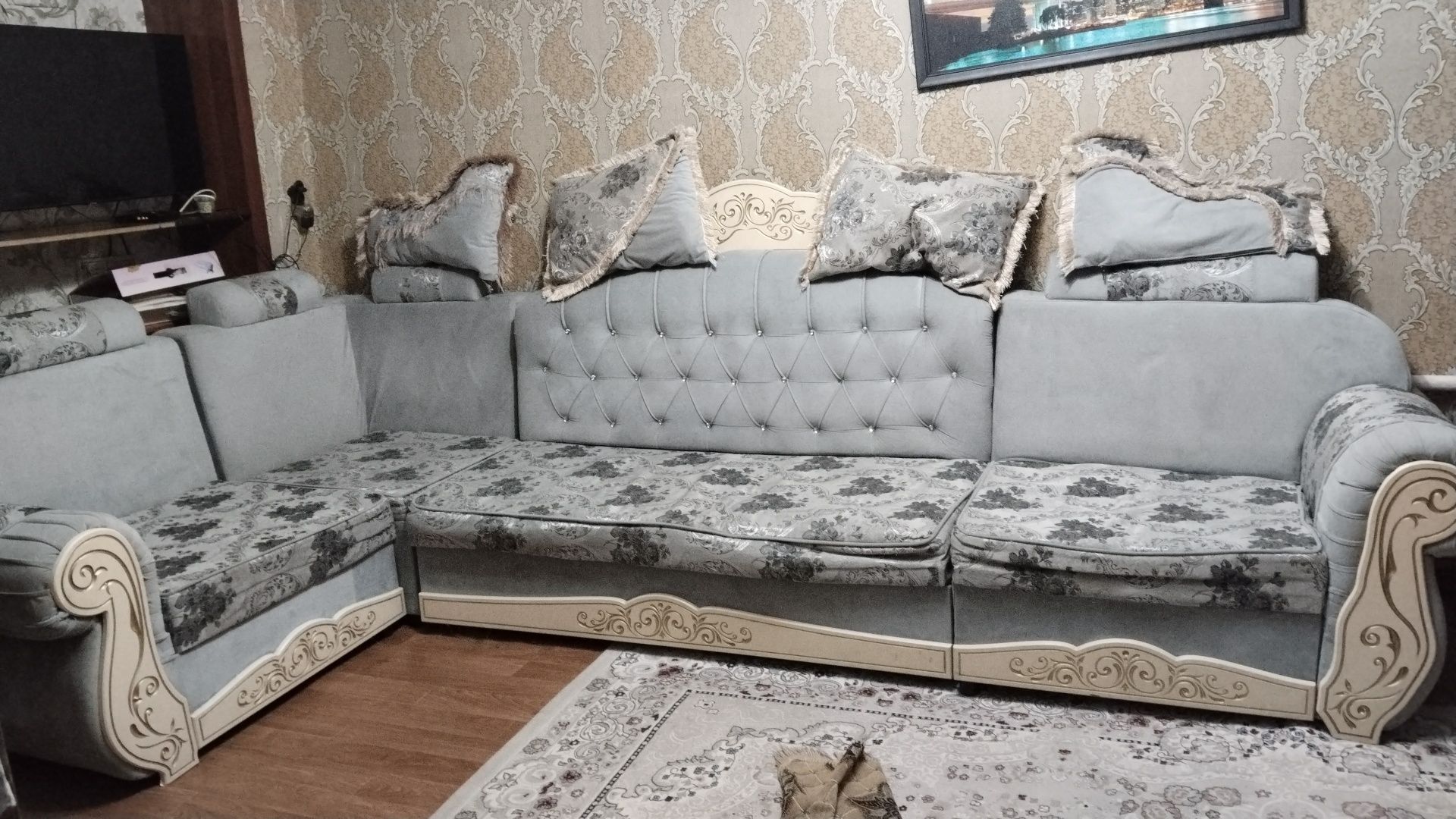 Срочно продается диван