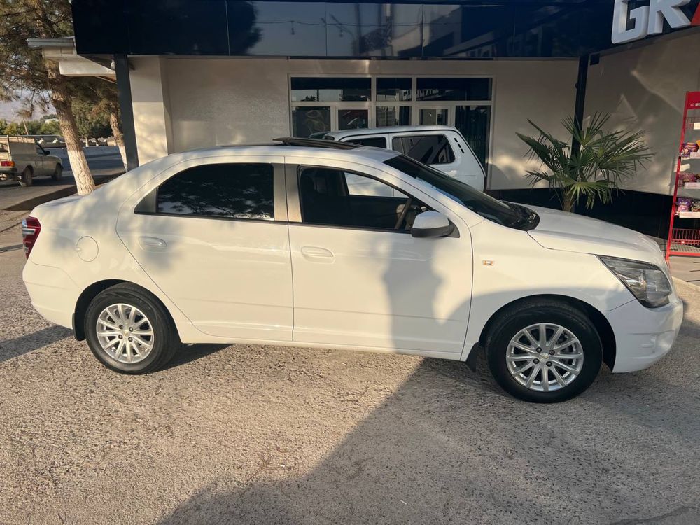 Продается!!! Кобальт автомат с Люком Белый цвет