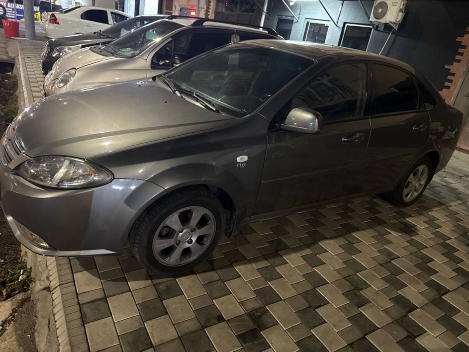 Gentra Avtomat sotiladi