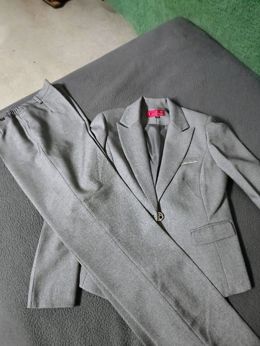 Костюм брючный ,классика