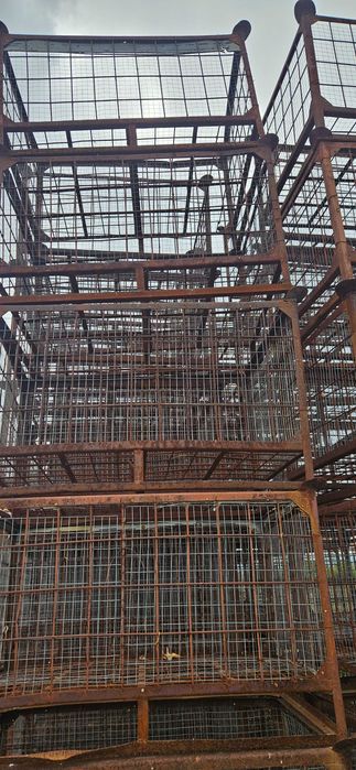 Продавам  метални бокс палети