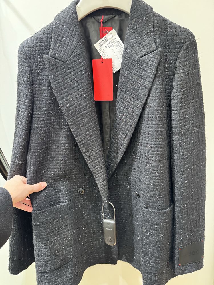 Sacou Hugo Boss de la 1500 lei la 900 lei
