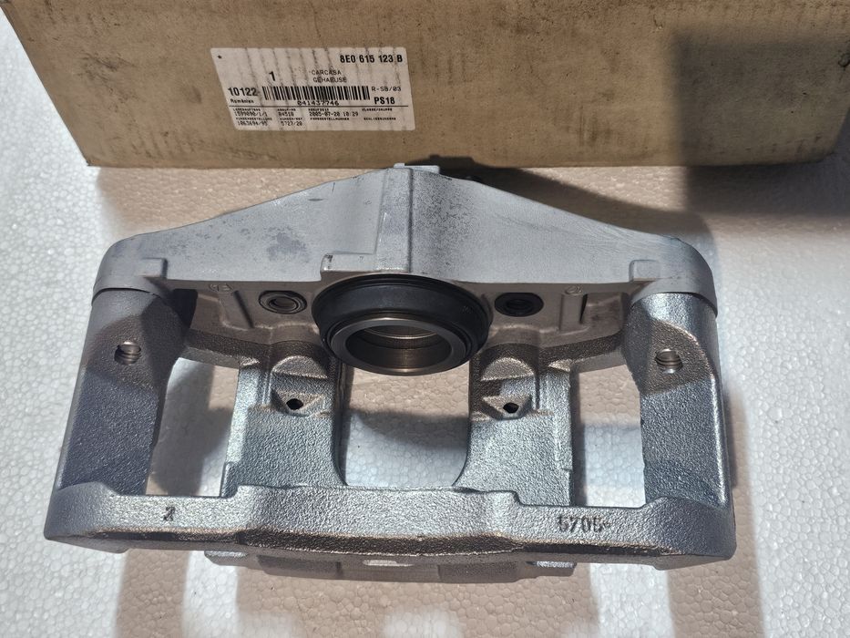 Etrier stanga fata 345mm nou original Audi A4 / A6 / S4 / S6

Cod Oe: