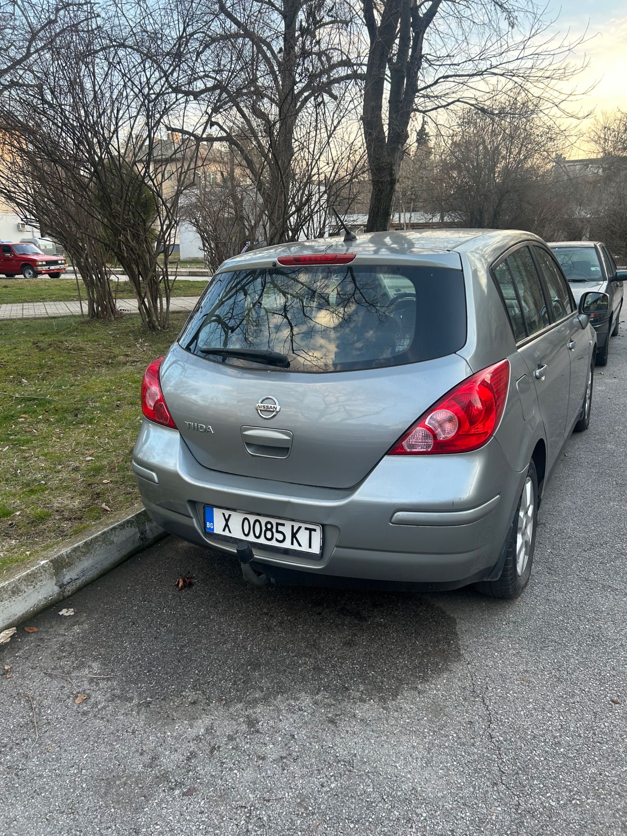 Амтомобил Nisaan tiida