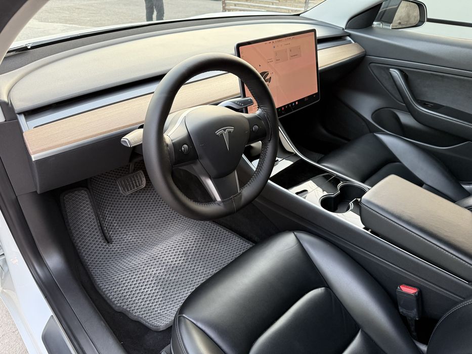 Tesla model 3   2020