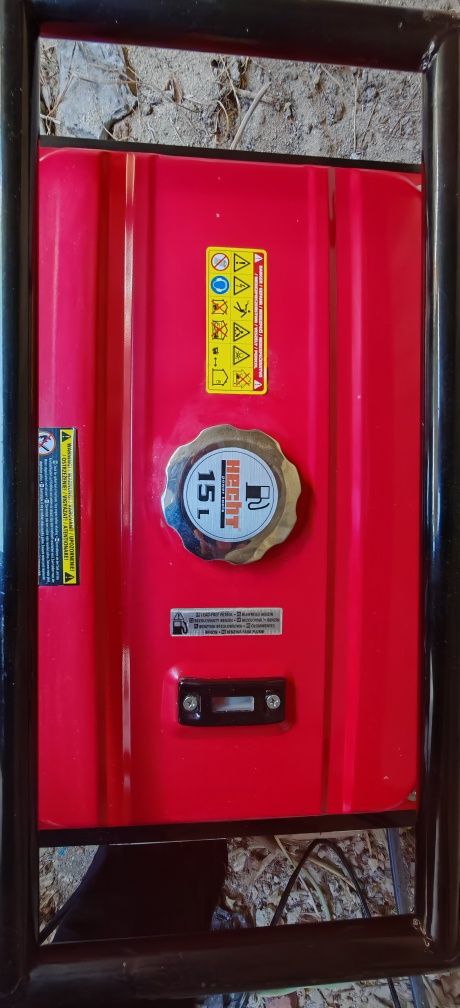 Генератор с 1.5г. гаранция 2200W