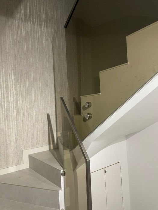 Balustrada de sticla pentru scari si balcoane