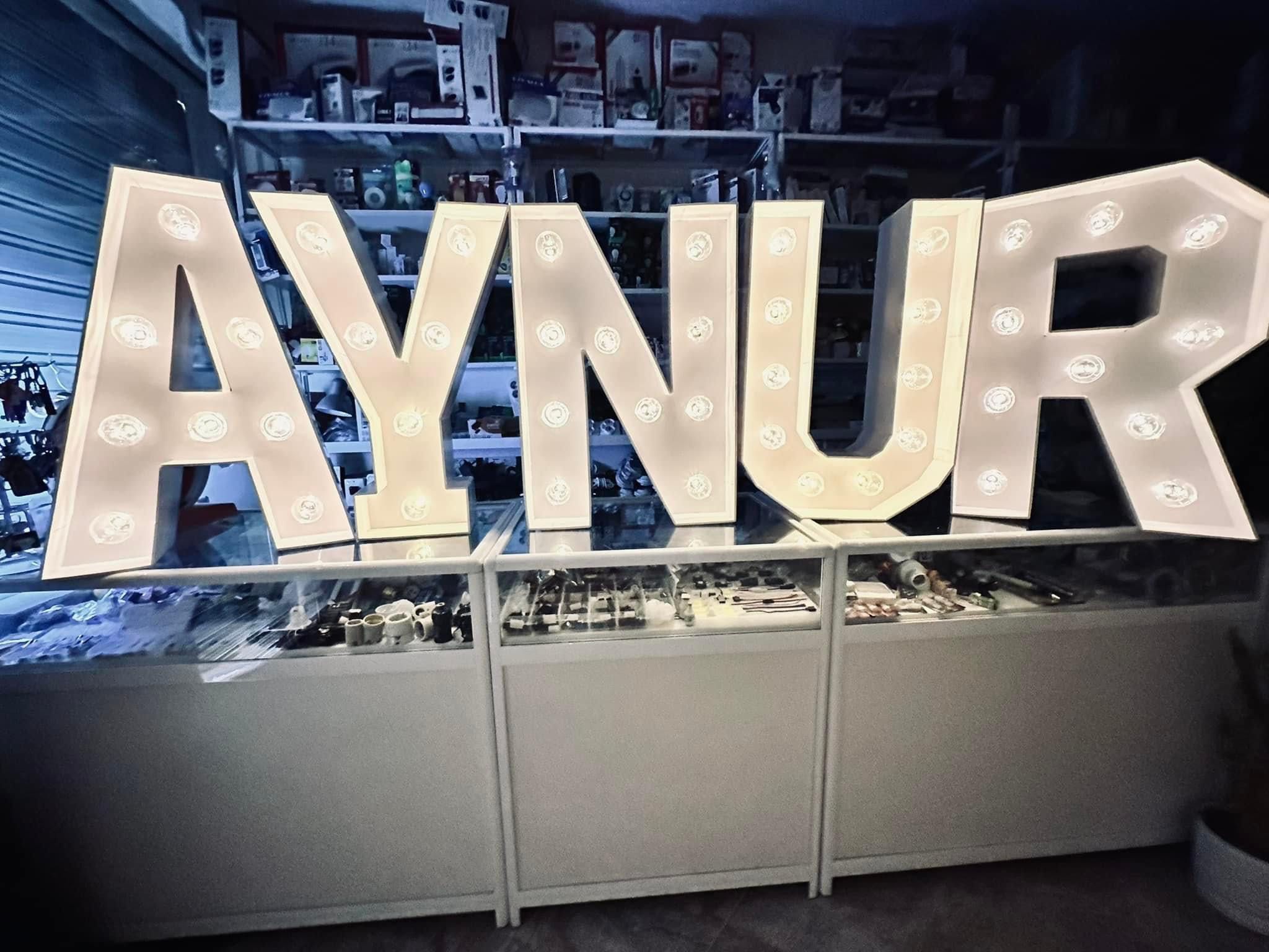 Светещи цифри/ букви