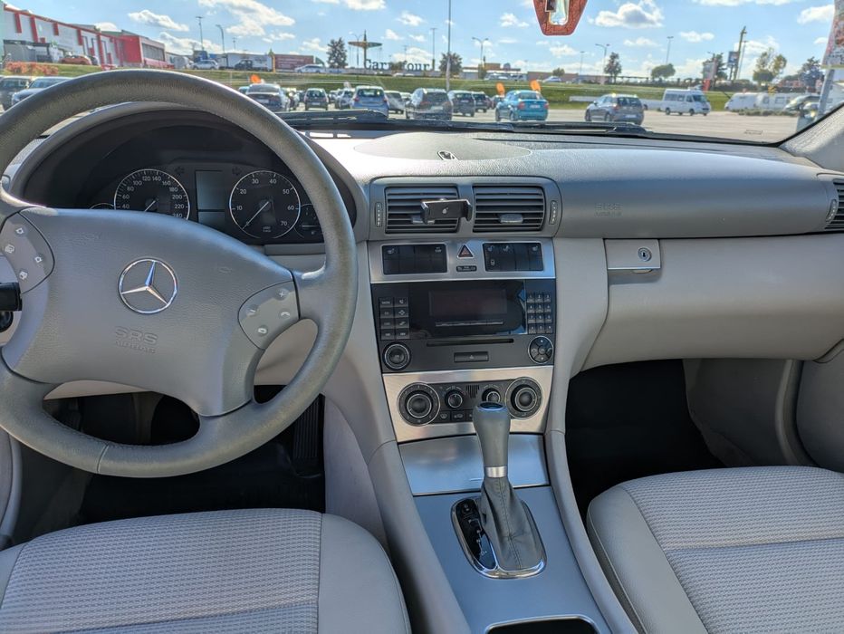 Vând Mercedes - Benz C180 Kompressor 2006, automată